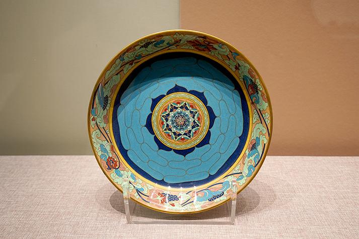 时隔70年再现:百余民间美术工艺品齐聚清华